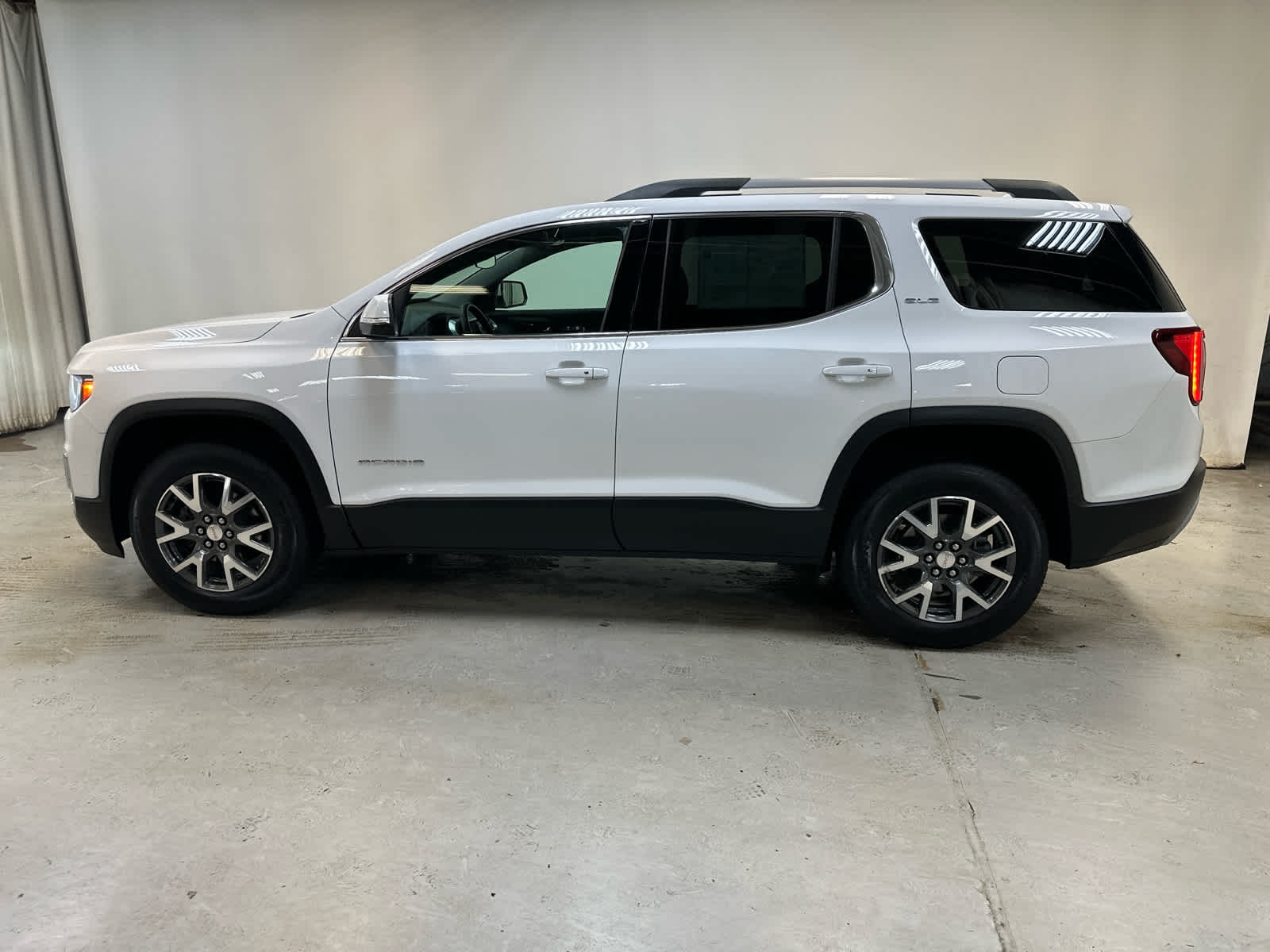 2023 GMC Acadia SLE - Photo 9
