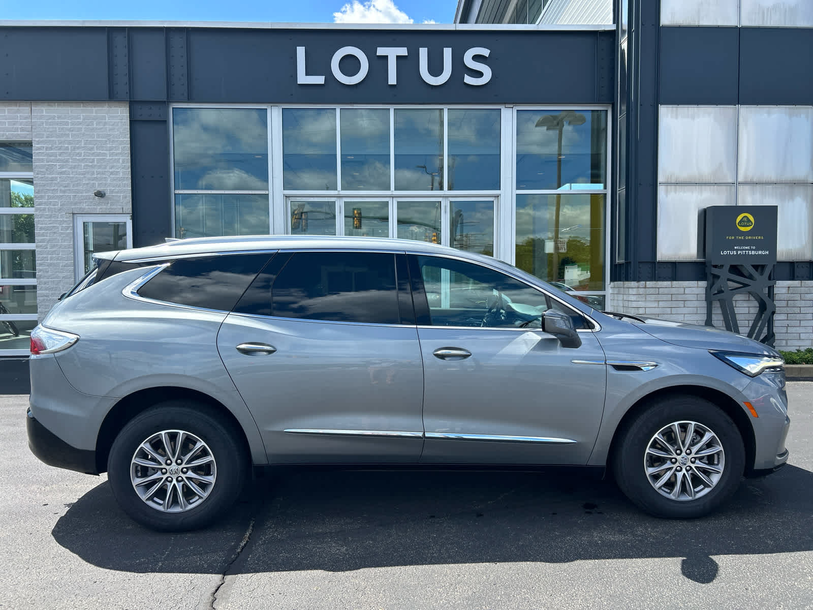 2023 Buick Enclave Premium - Photo 11