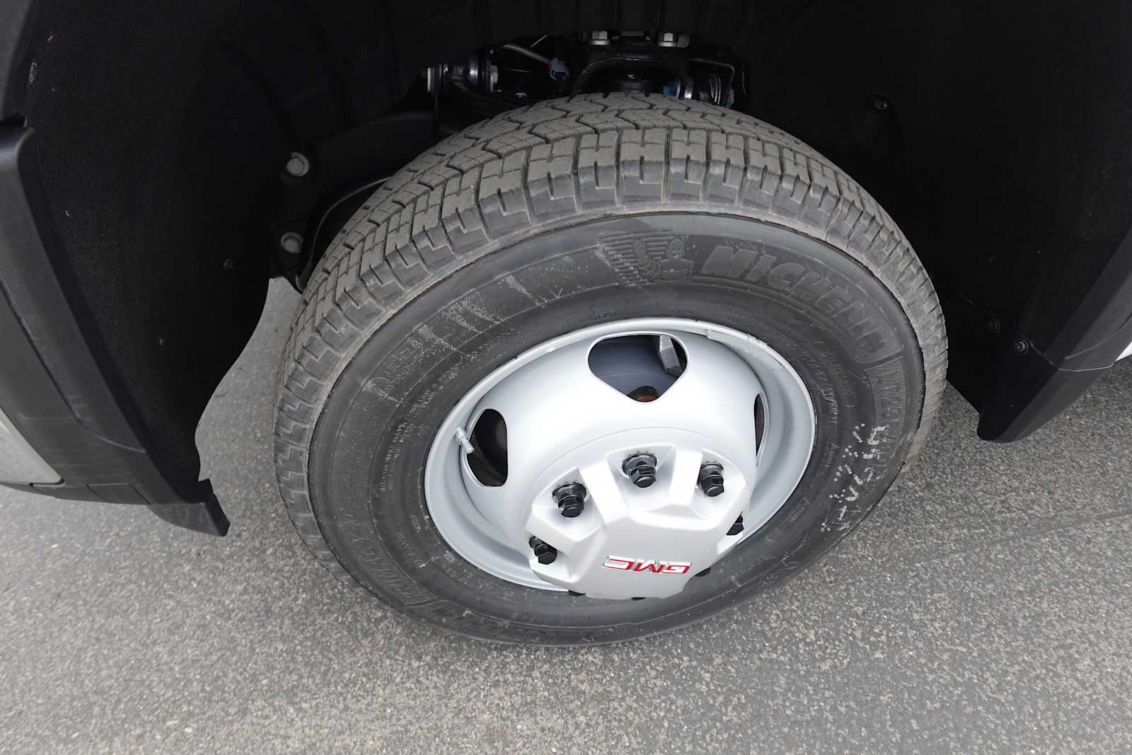 2026 GMC Sierra 3500 Chassis Cab Pro - Photo 32
