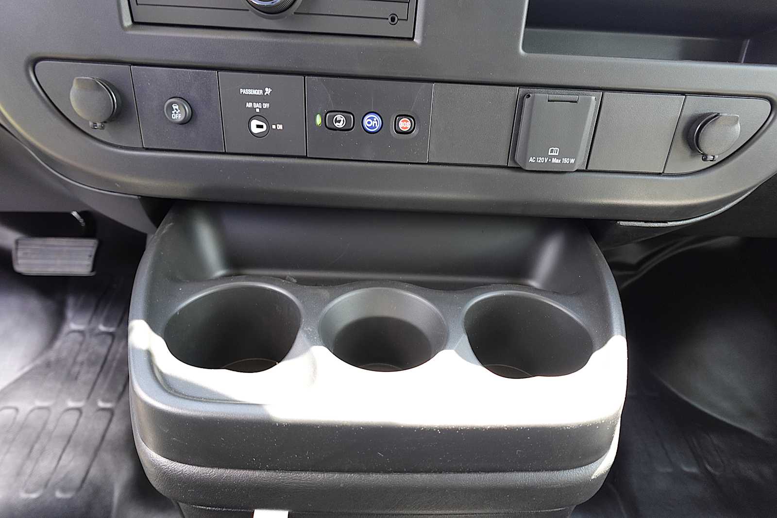 2025 GMC Savana Cargo Work Van - Photo 17