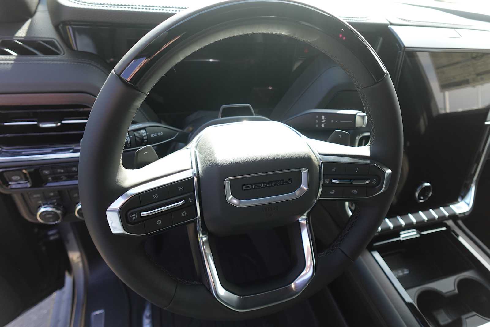 2026 GMC Yukon Denali - Photo 13
