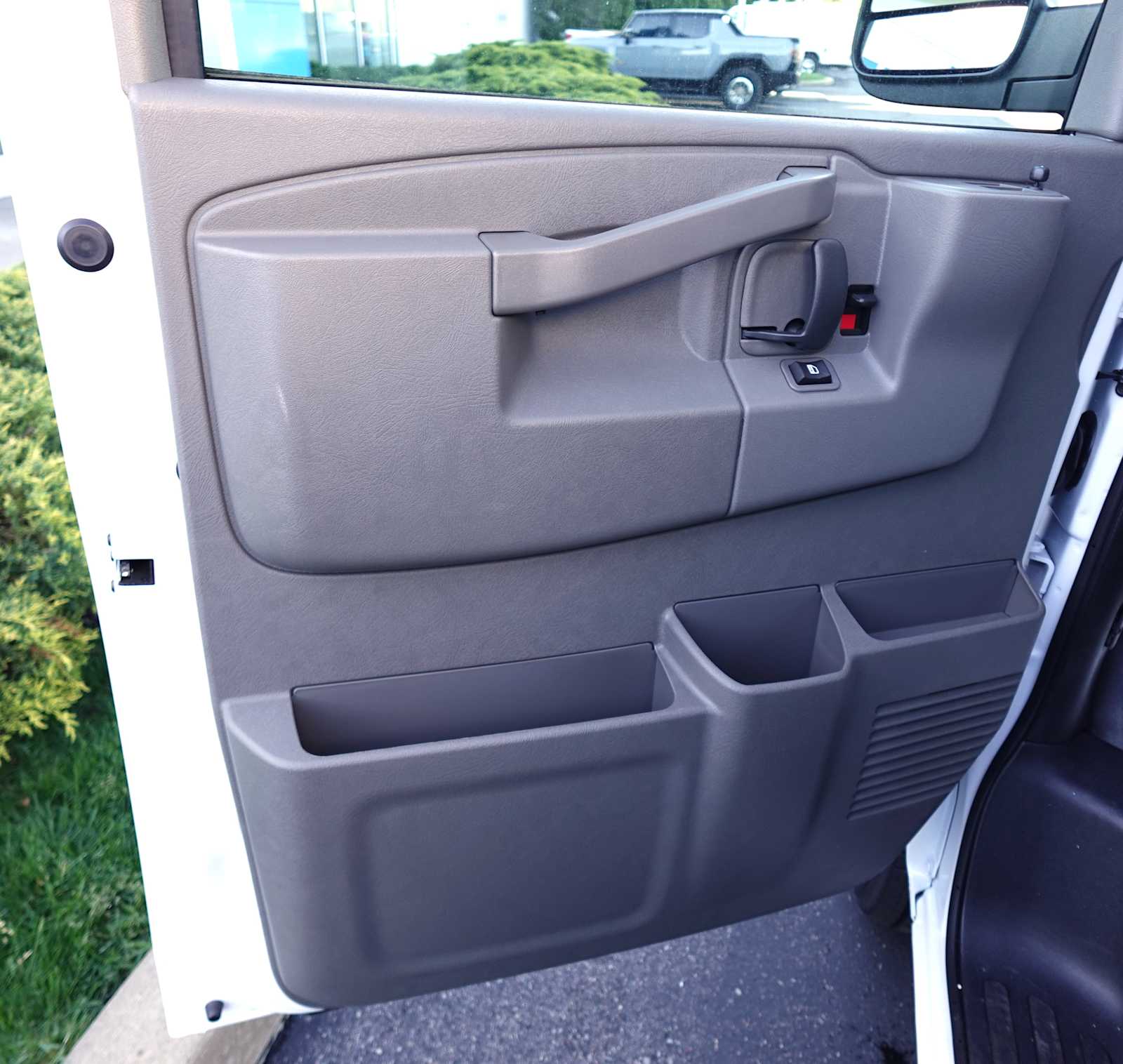 2026 GMC Savana Cargo Work Van - Photo 10