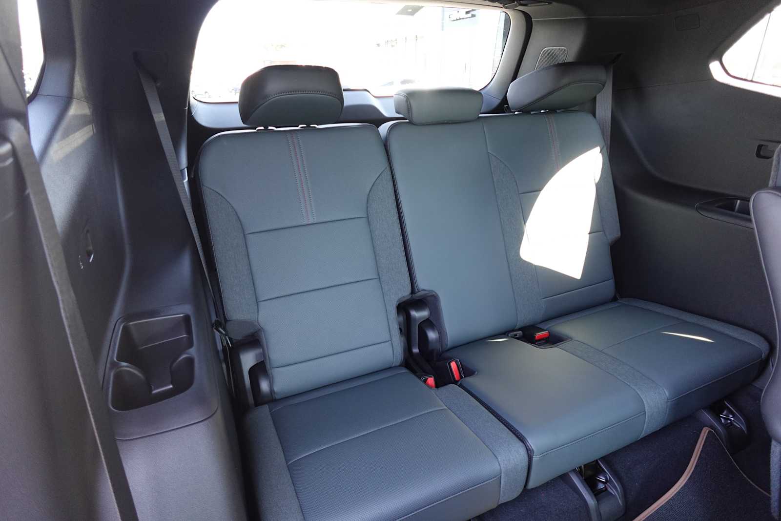 2025 GMC Acadia AT4 - Photo 30