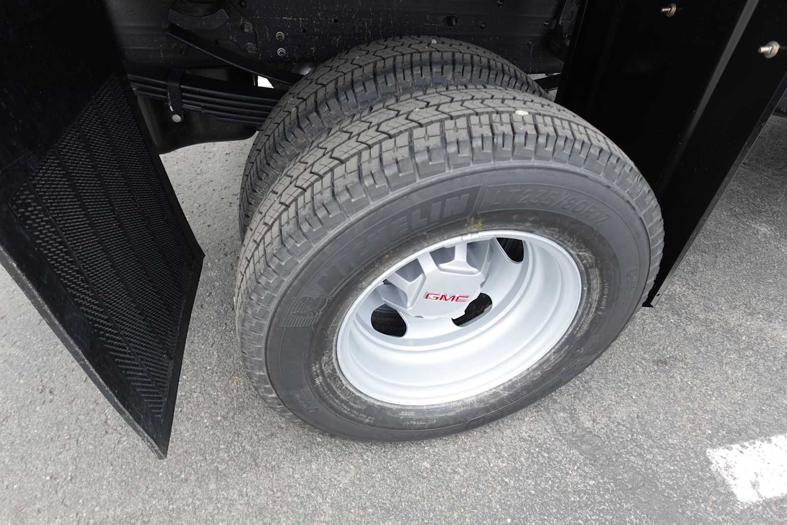 2026 GMC Sierra 3500 Chassis Cab Pro - Photo 31