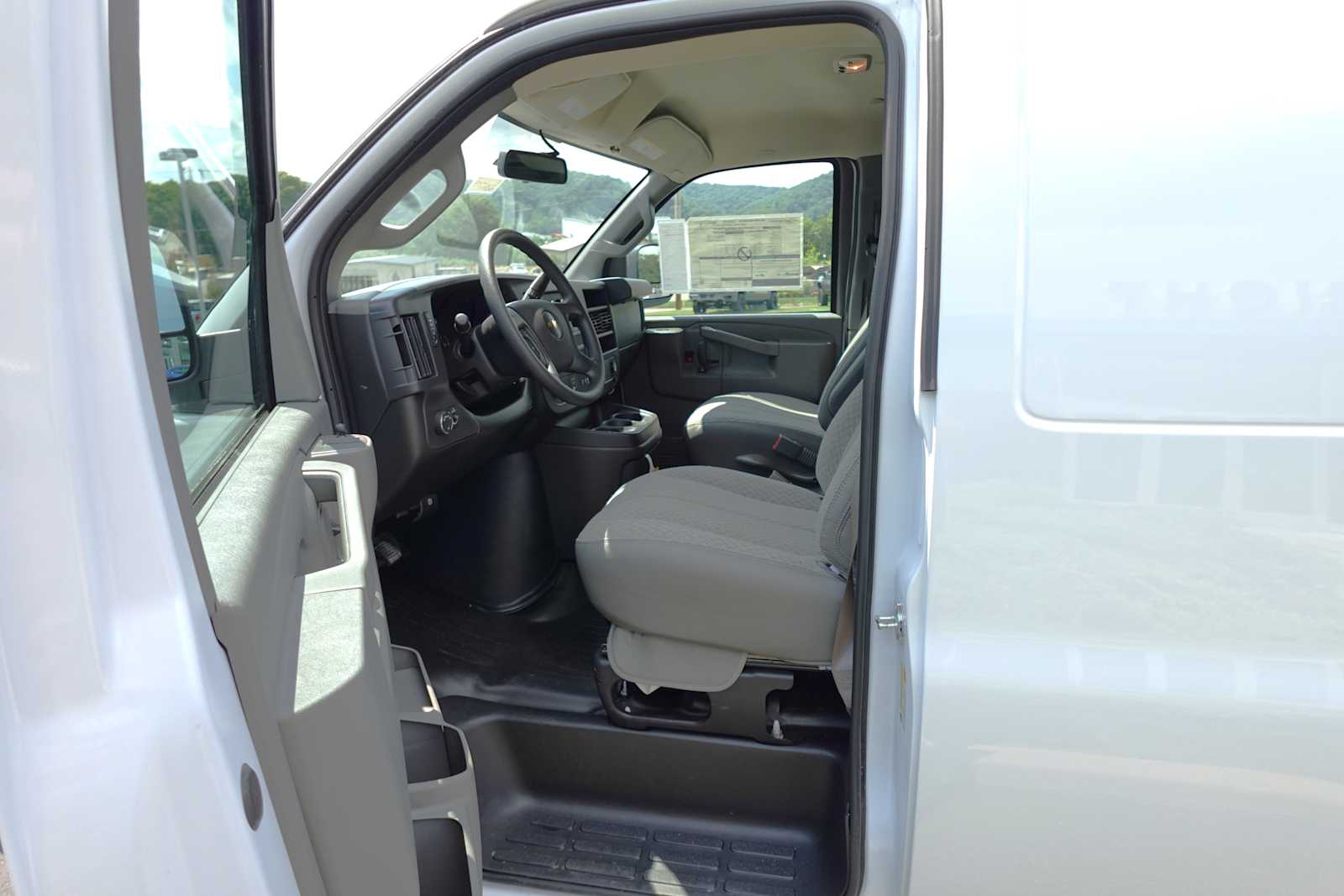 2025 GMC Savana Cargo Work Van - Photo 11