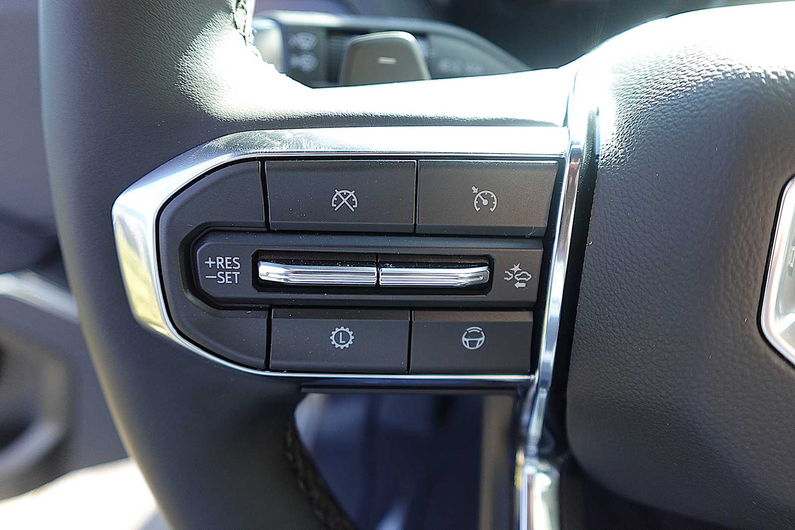 2026 GMC Yukon Denali - Photo 15