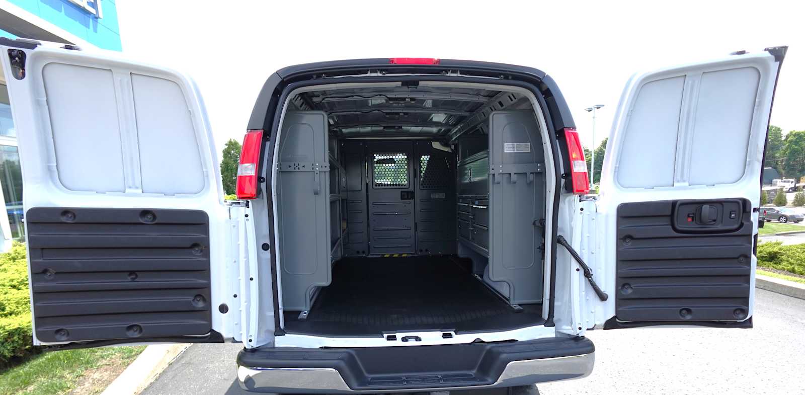 2025 GMC Savana Cargo Work Van - Photo 19