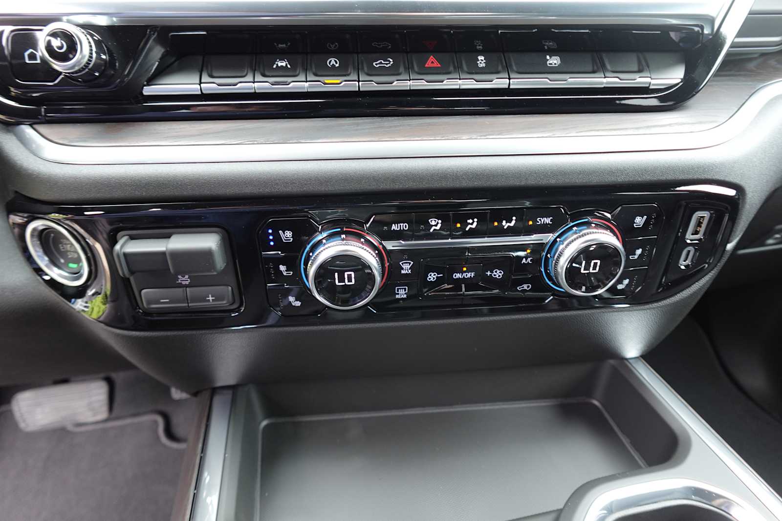 2026 GMC Sierra 1500 SLT - Photo 23