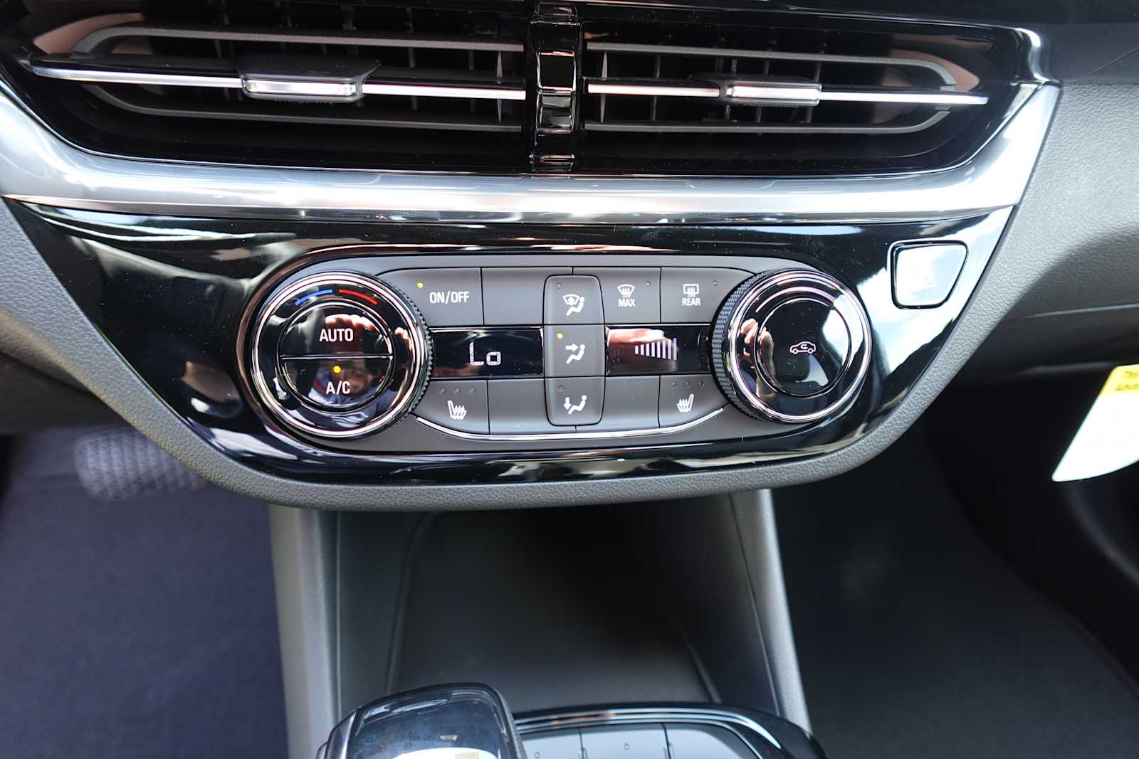 2026 Buick Envista Sport Touring - Photo 21