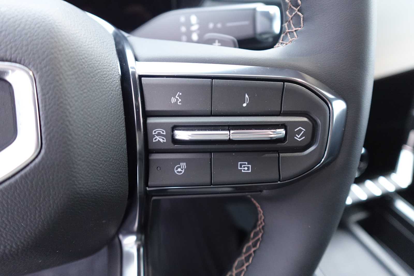 2026 GMC Acadia AT4 - Photo 16