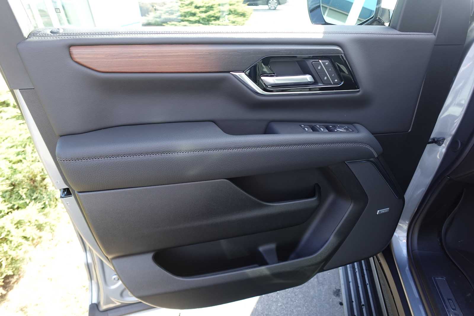 2026 GMC Yukon Denali - Photo 10