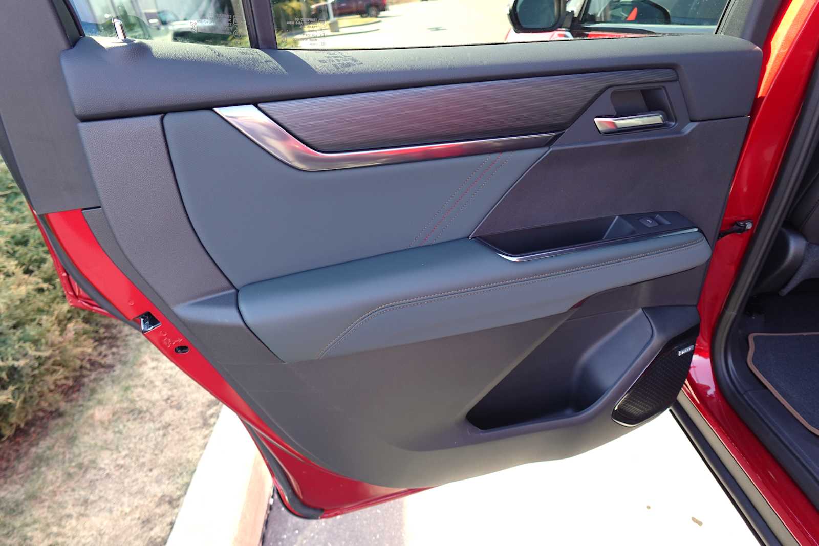 2025 GMC Acadia AT4 - Photo 28