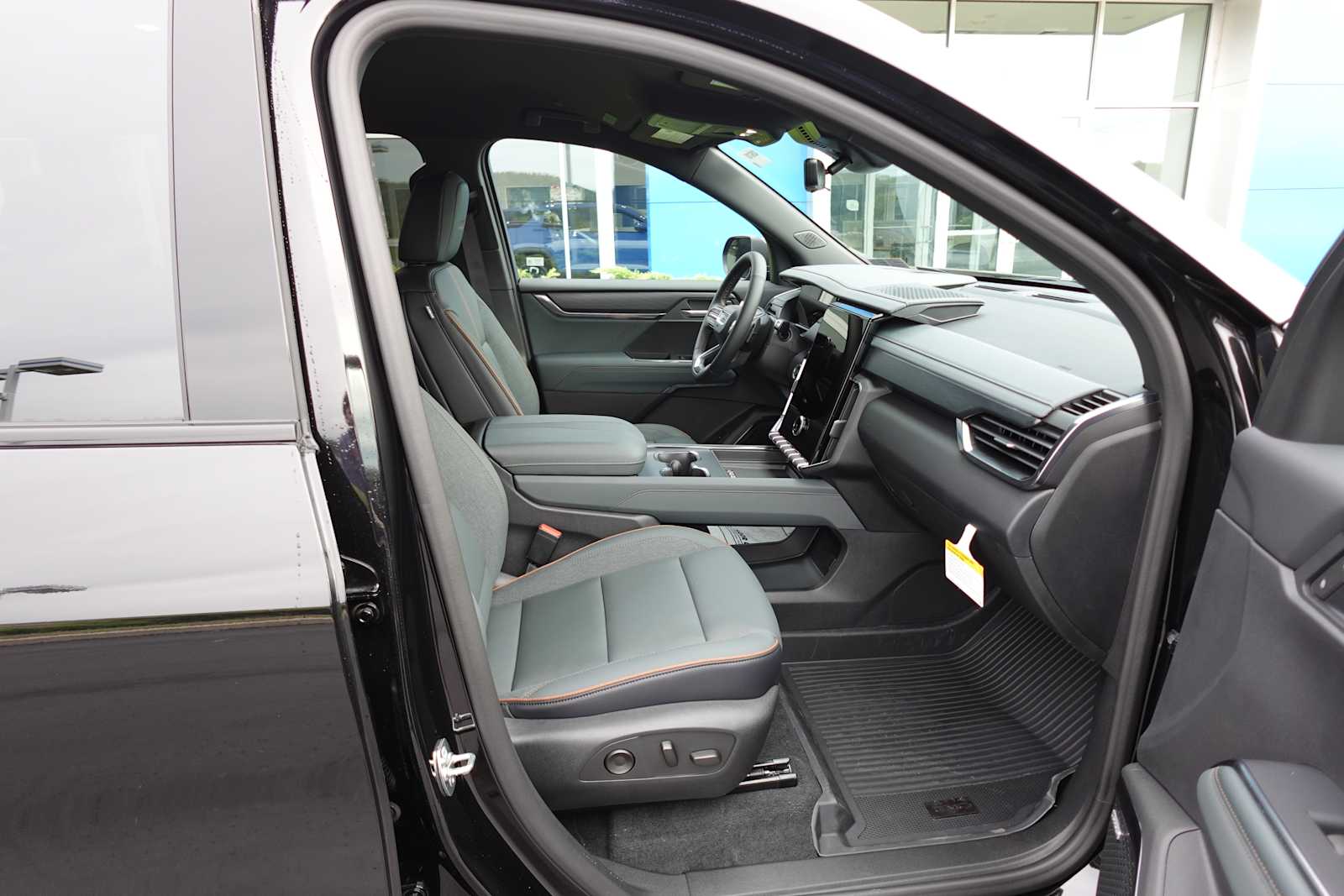 2026 GMC Acadia AT4 - Photo 32