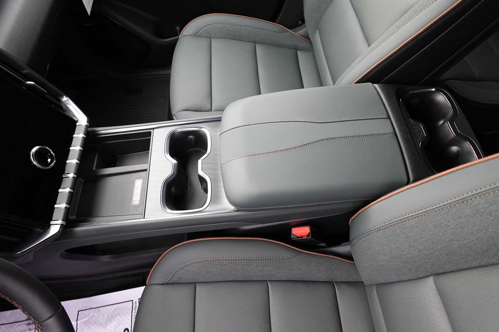 2026 GMC Acadia AT4 - Photo 26