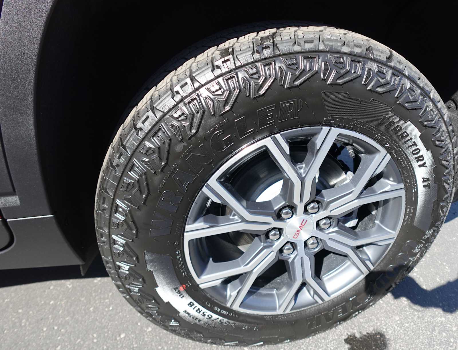 2025 GMC Acadia AT4 - Photo 34