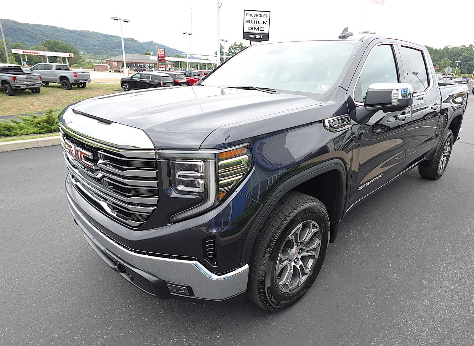 2026 GMC Sierra 1500 SLT - Photo 8