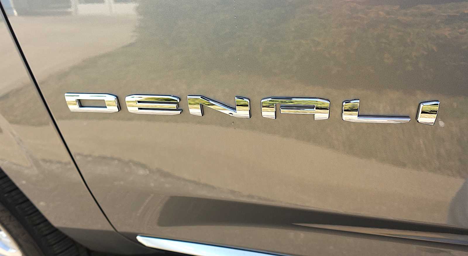 2026 GMC Yukon Denali - Photo 9