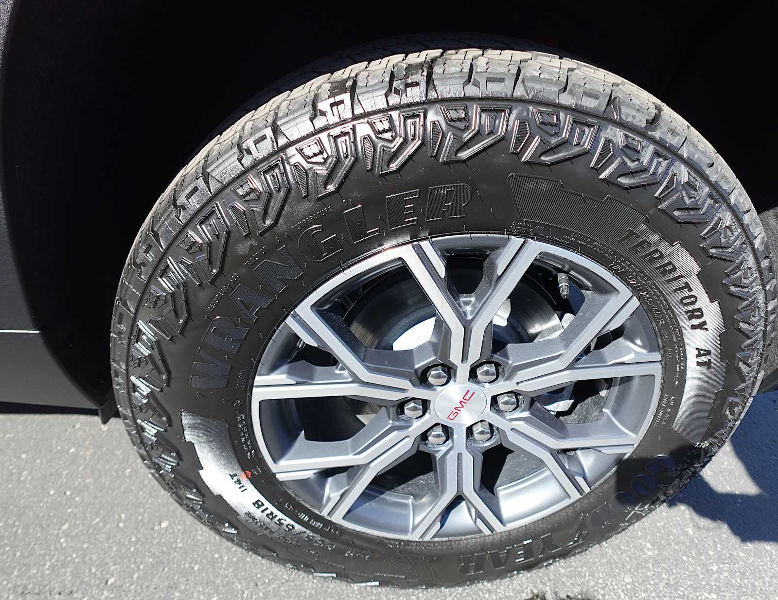 2025 GMC Acadia AT4 - Photo 33