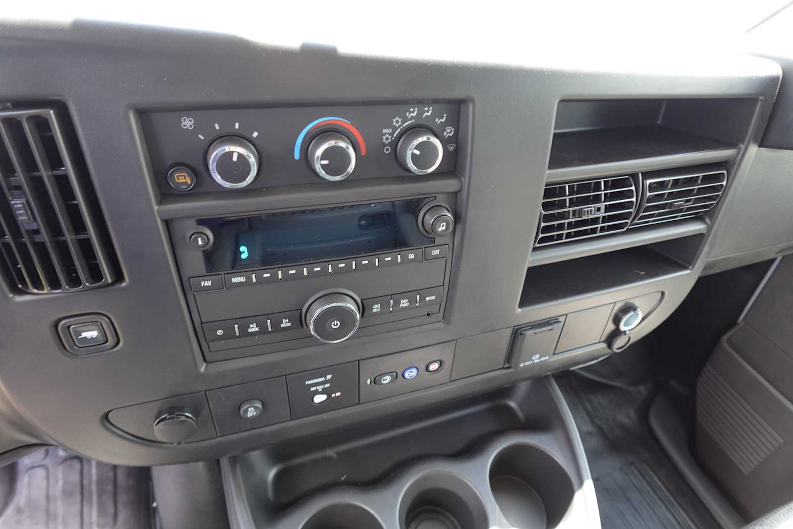 2025 GMC Savana Cargo Work Van - Photo 16