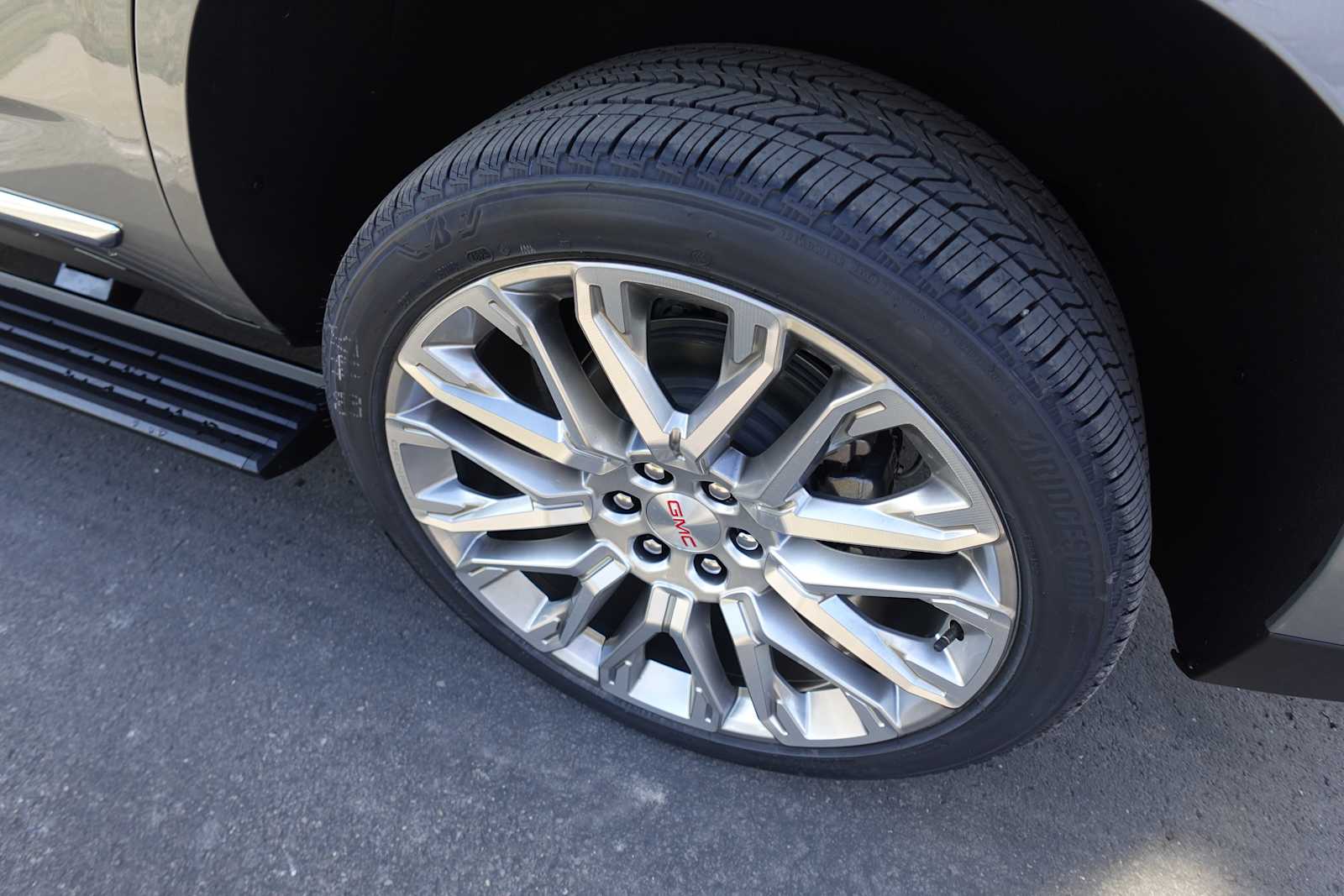 2026 GMC Yukon Denali - Photo 36