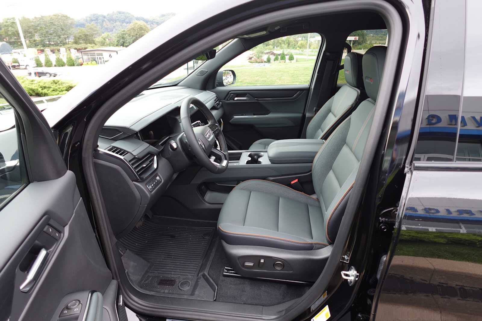 2026 GMC Acadia AT4 - Photo 12