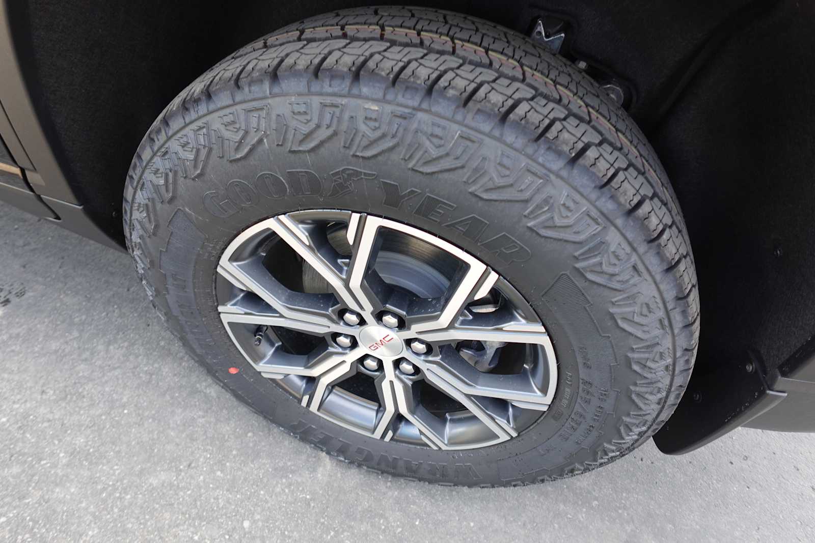 2026 GMC Acadia AT4 - Photo 33