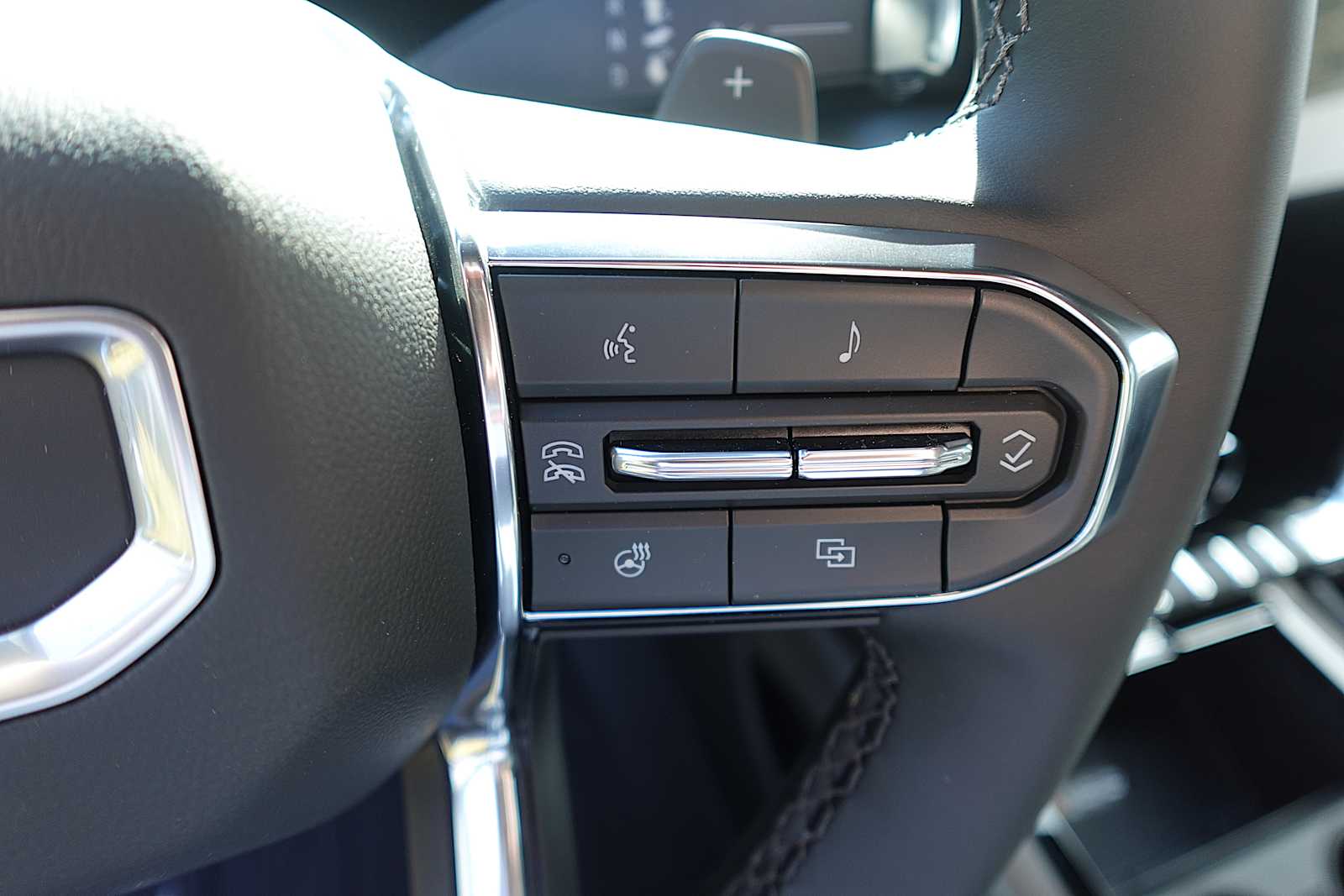 2026 GMC Yukon Denali - Photo 17
