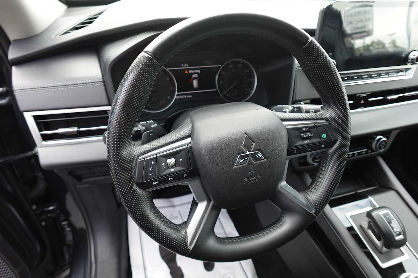 2024 Mitsubishi Outlander SE - Photo 13