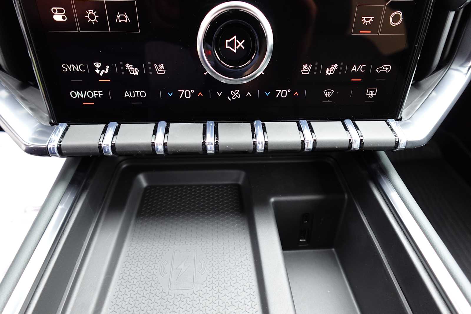 2026 GMC Acadia AT4 - Photo 21