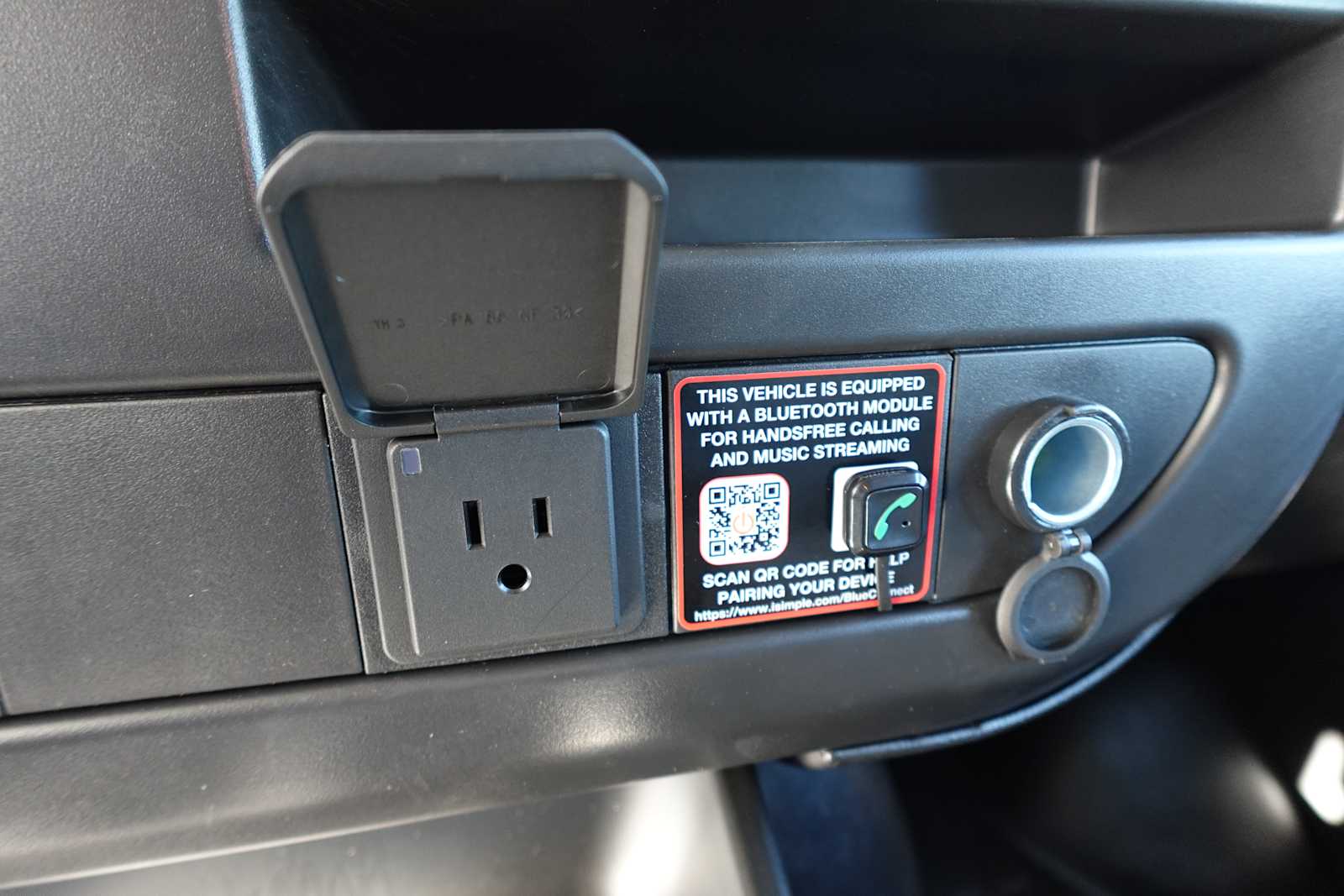 2026 GMC Savana Cargo Work Van - Photo 17