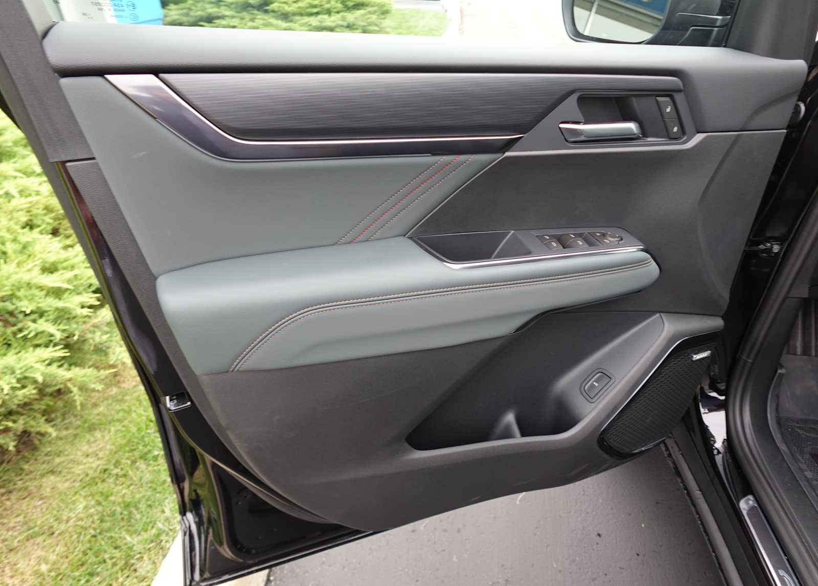 2026 GMC Acadia AT4 - Photo 11