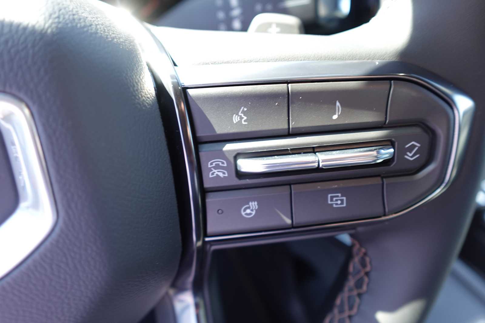2025 GMC Acadia AT4 - Photo 19