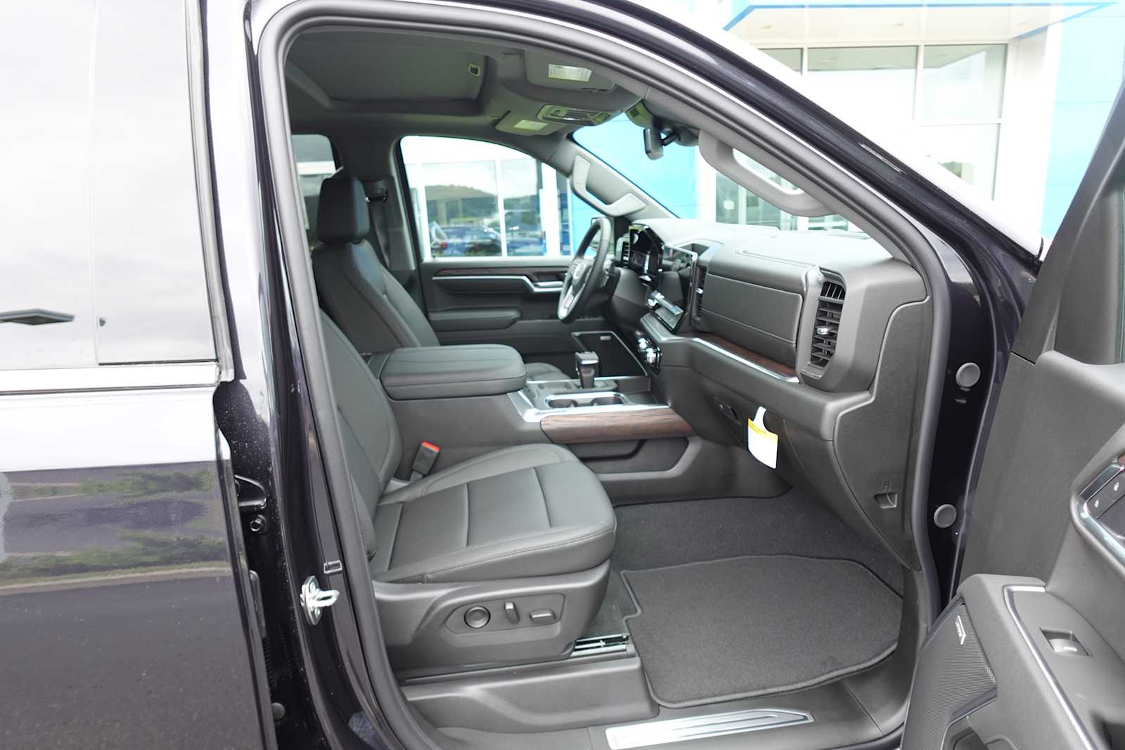 2026 GMC Sierra 1500 SLT - Photo 31