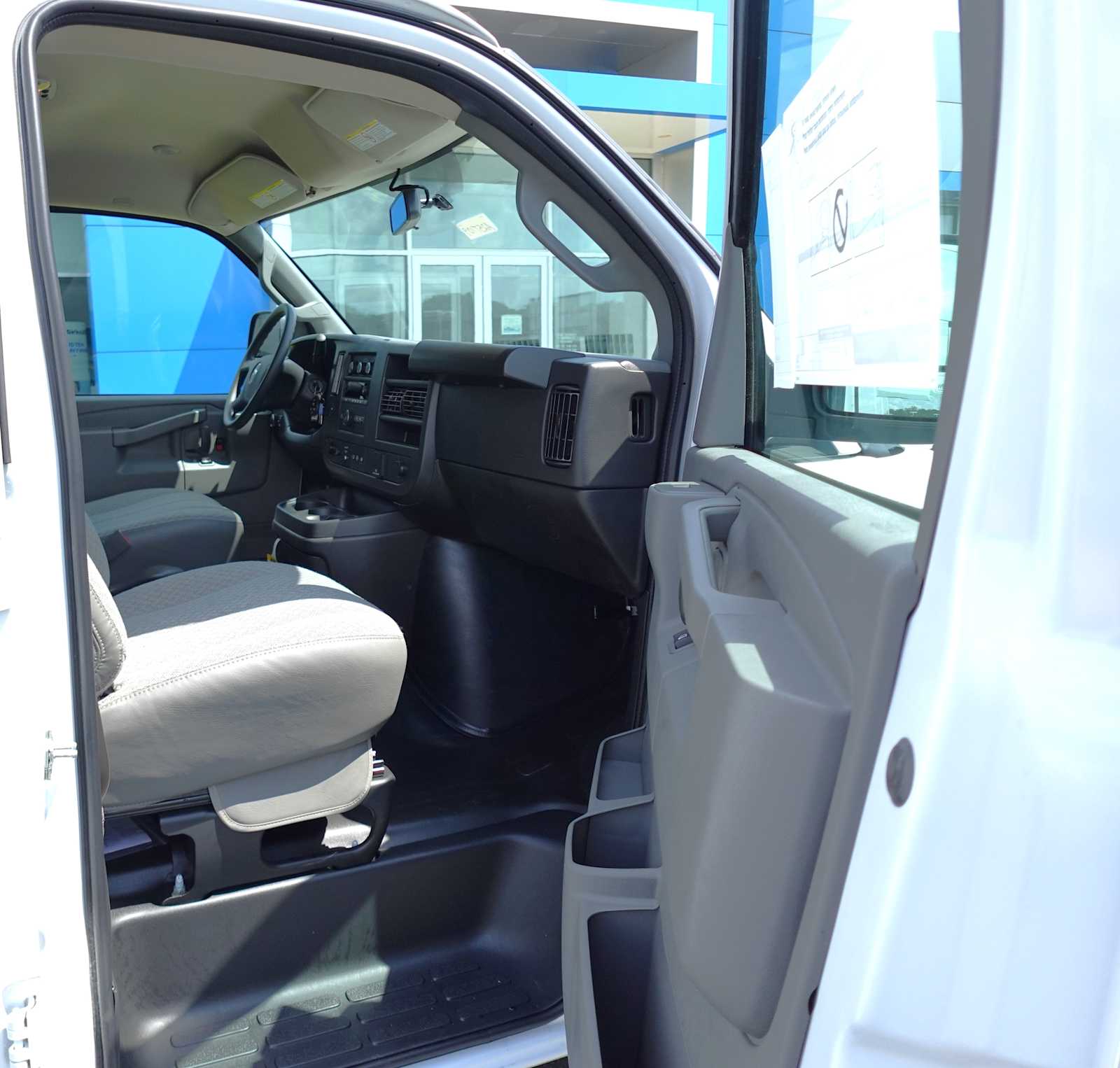 2025 GMC Savana Cargo Work Van - Photo 25