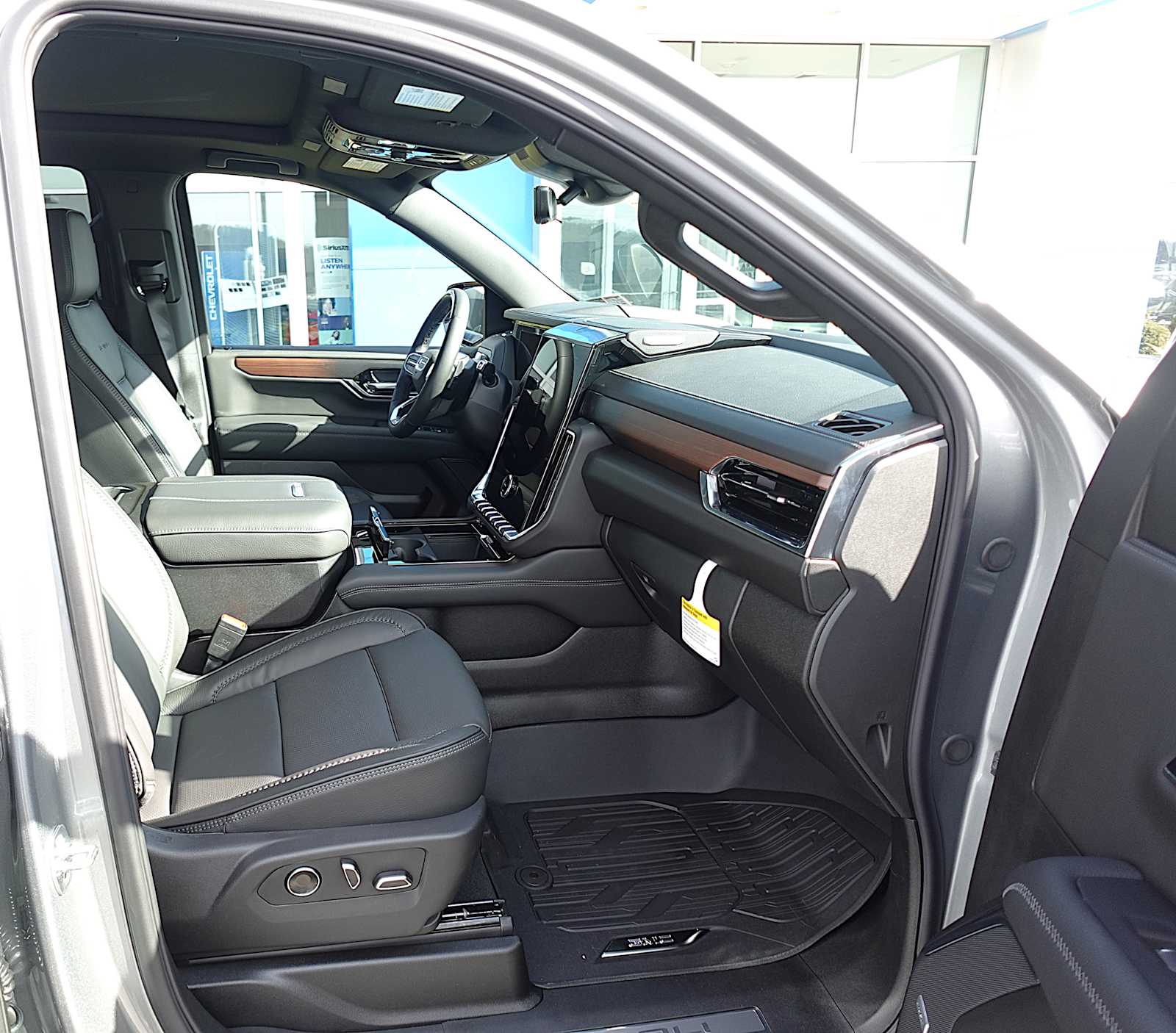 2026 GMC Yukon Denali - Photo 32
