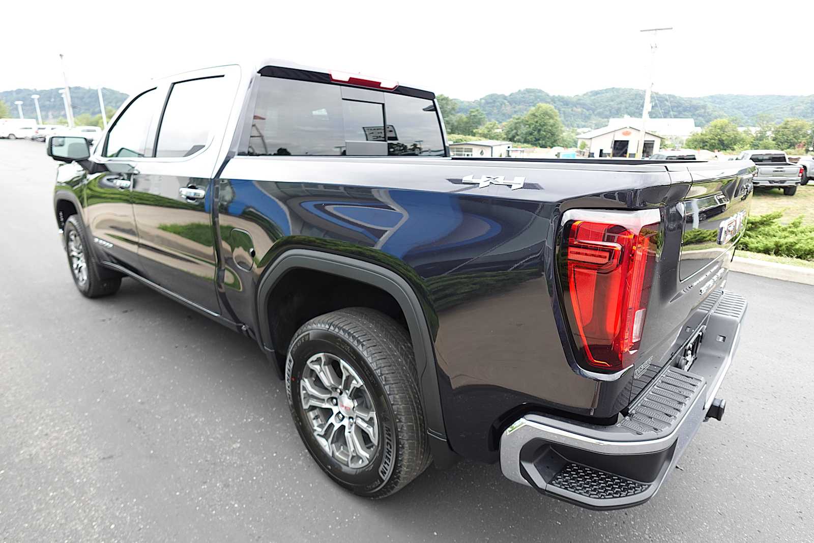 2026 GMC Sierra 1500 SLT - Photo 6