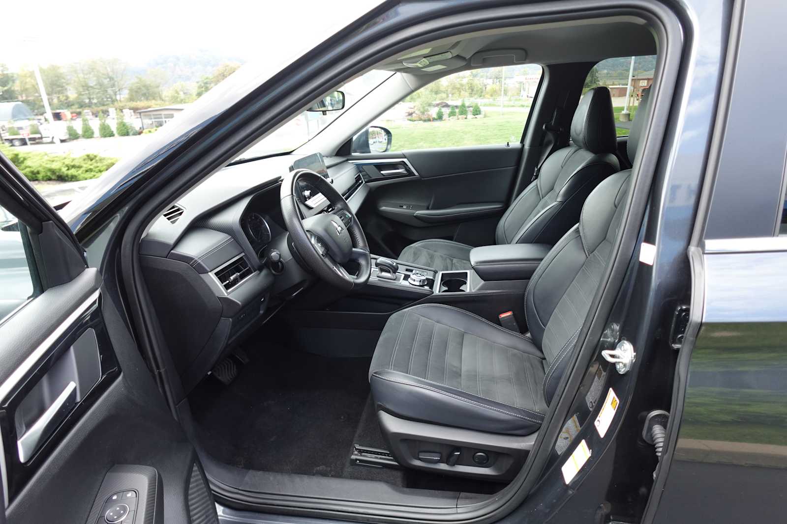 2024 Mitsubishi Outlander SE - Photo 12