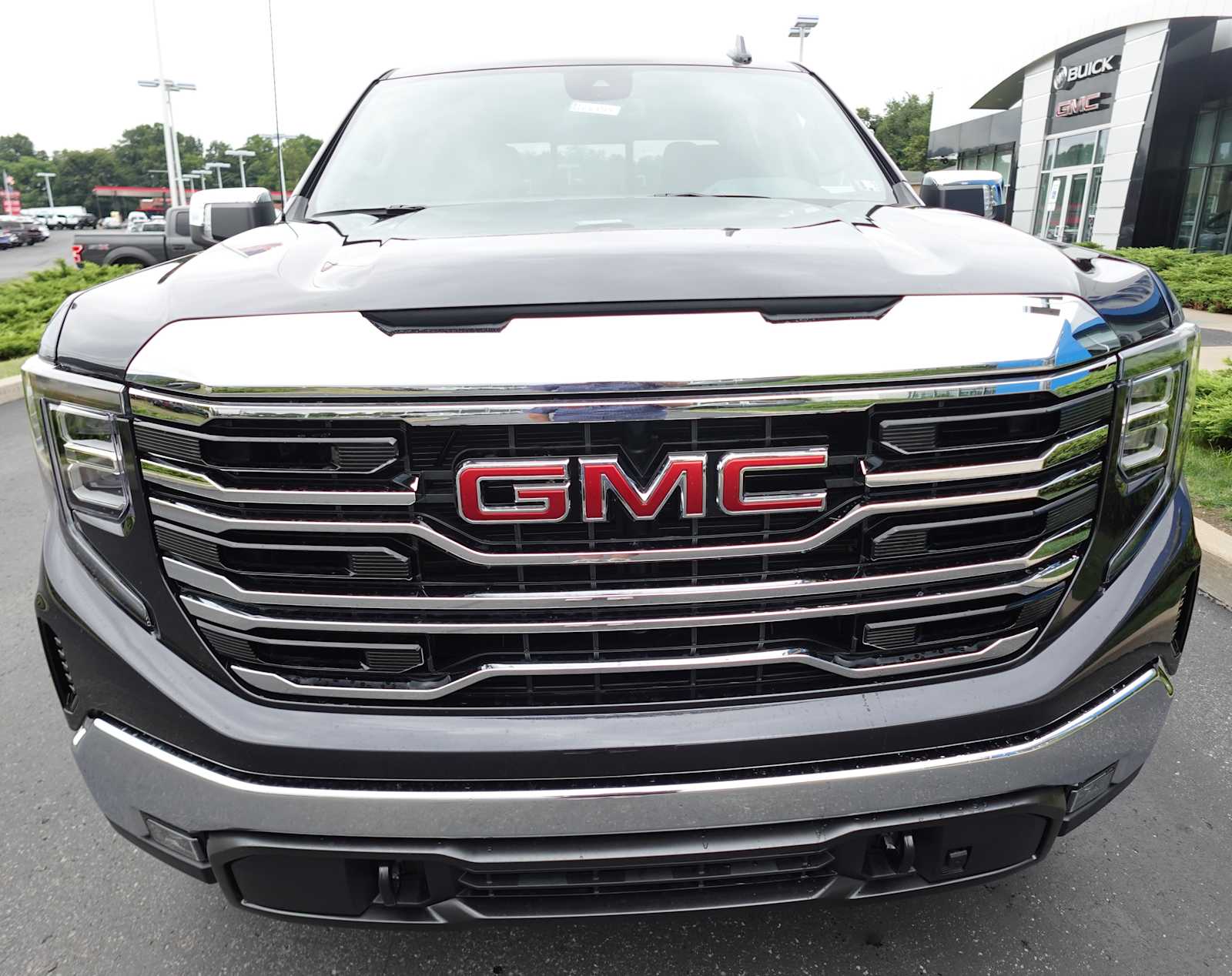 2026 GMC Sierra 1500 SLT - Photo 9
