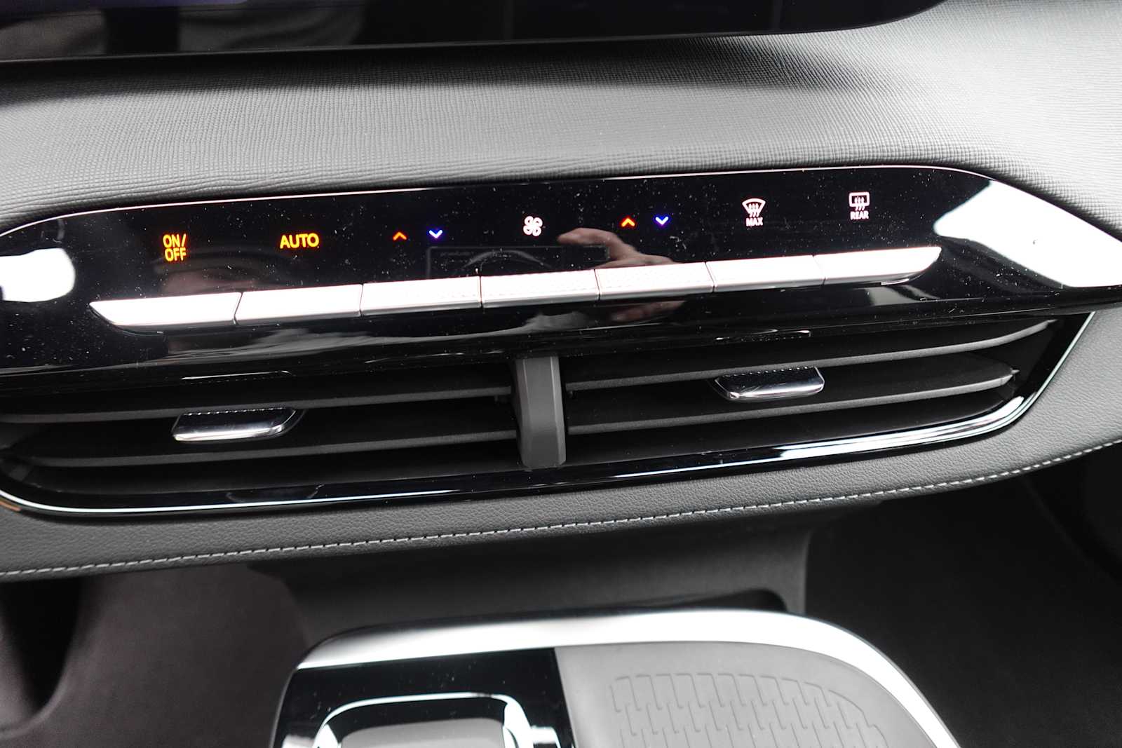 2025 Buick Enclave Preferred - Photo 21