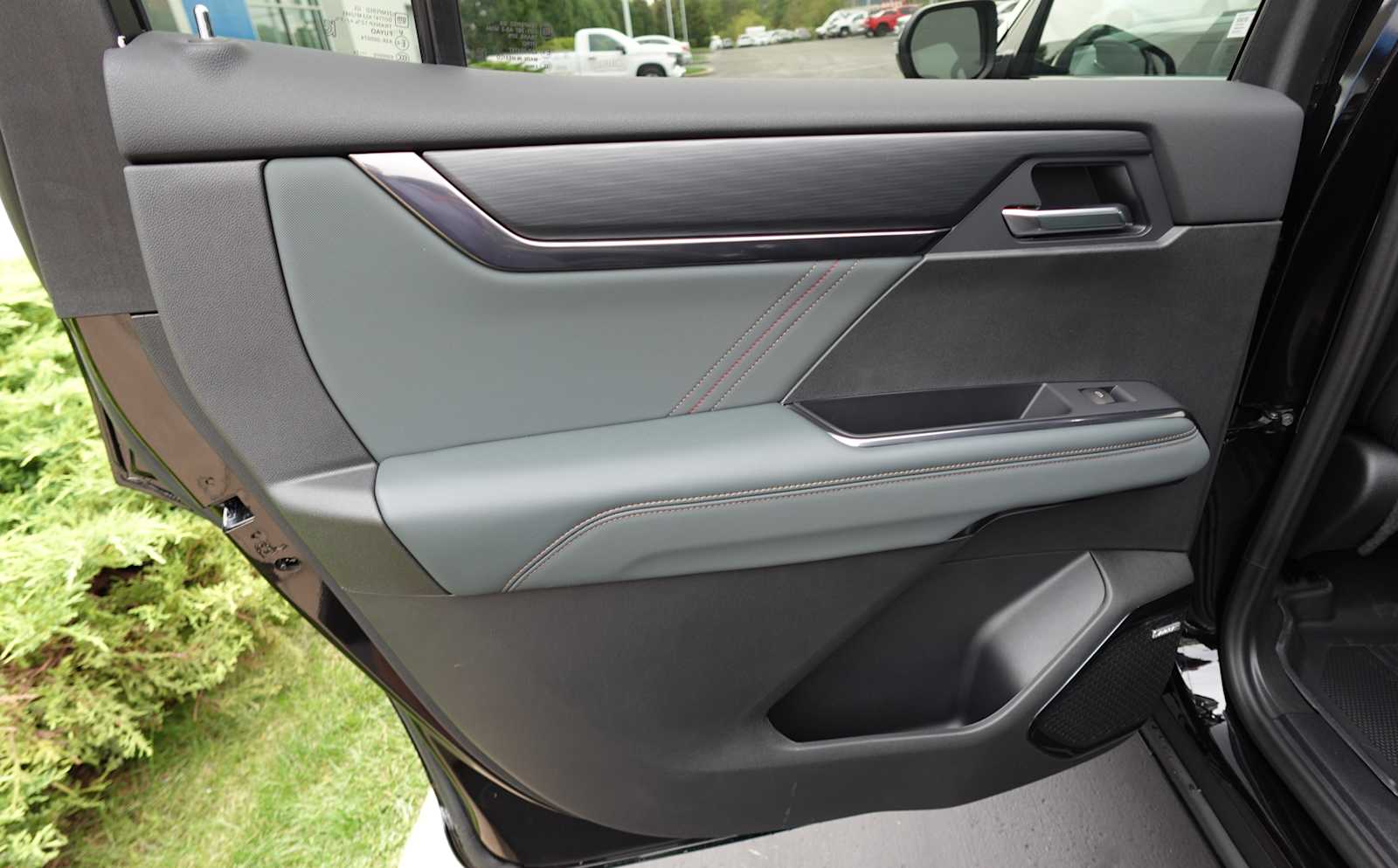 2026 GMC Acadia AT4 - Photo 27