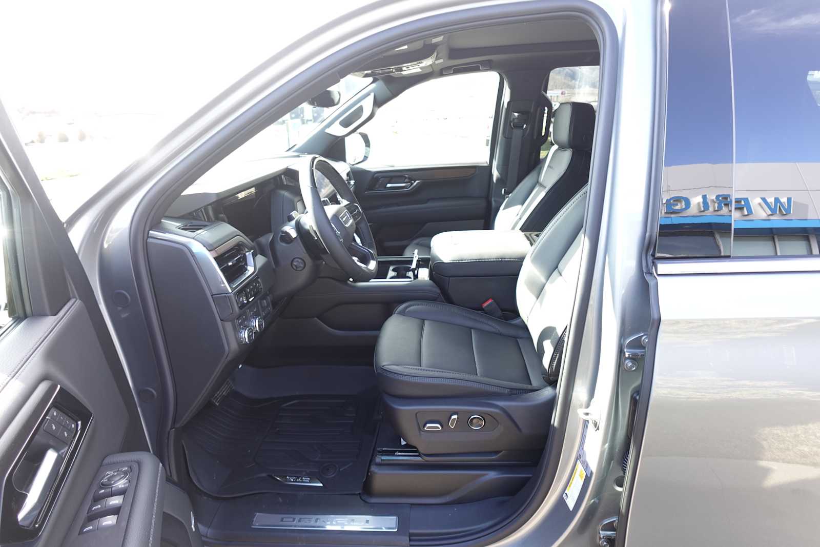 2026 GMC Yukon Denali - Photo 11