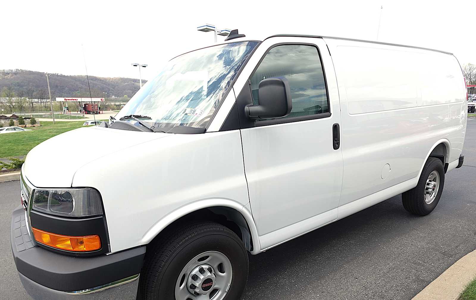 2025 GMC Savana Cargo Work Van - Photo 6