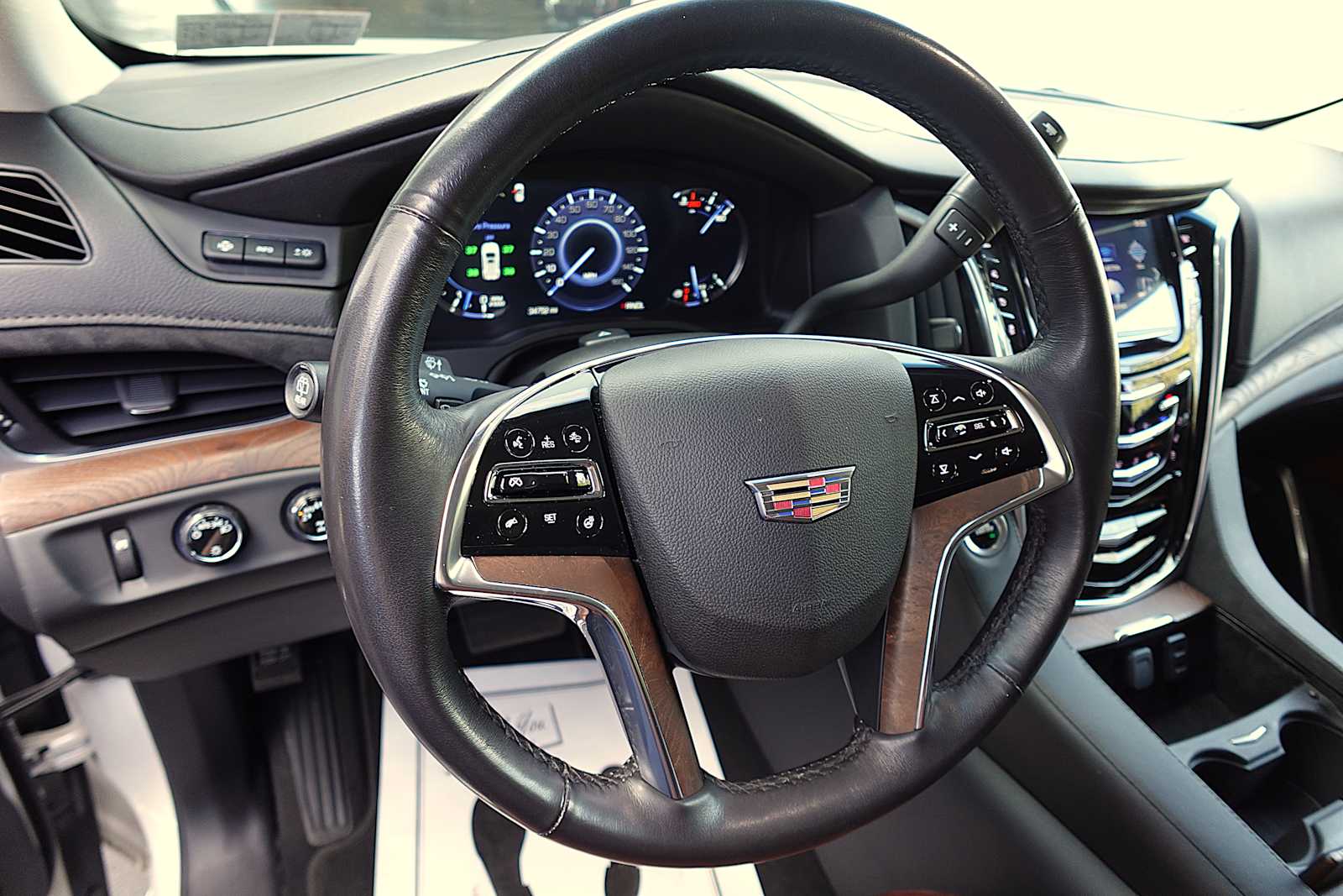 2019 Cadillac Escalade Luxury - Photo 11