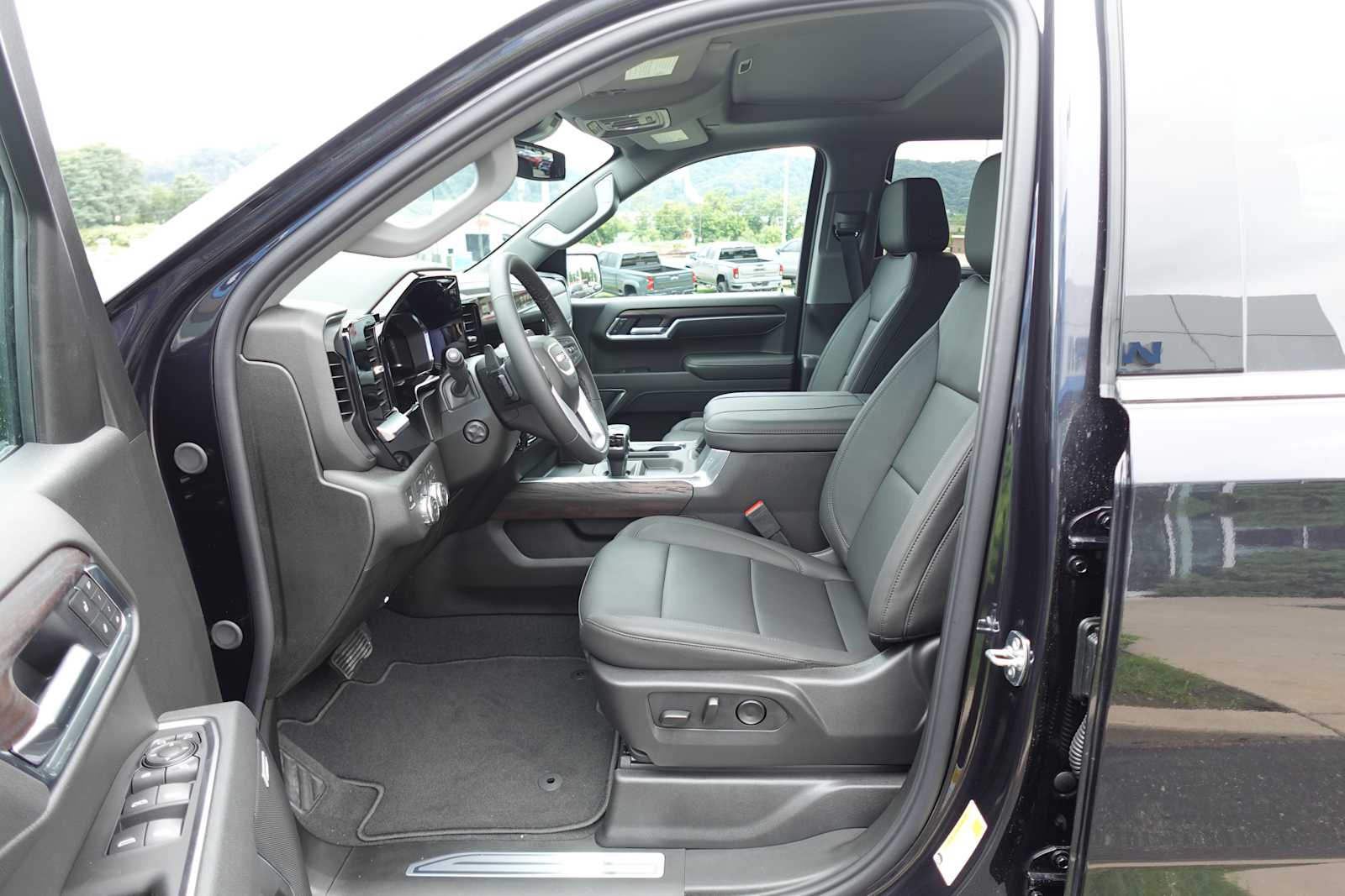 2026 GMC Sierra 1500 SLT - Photo 15