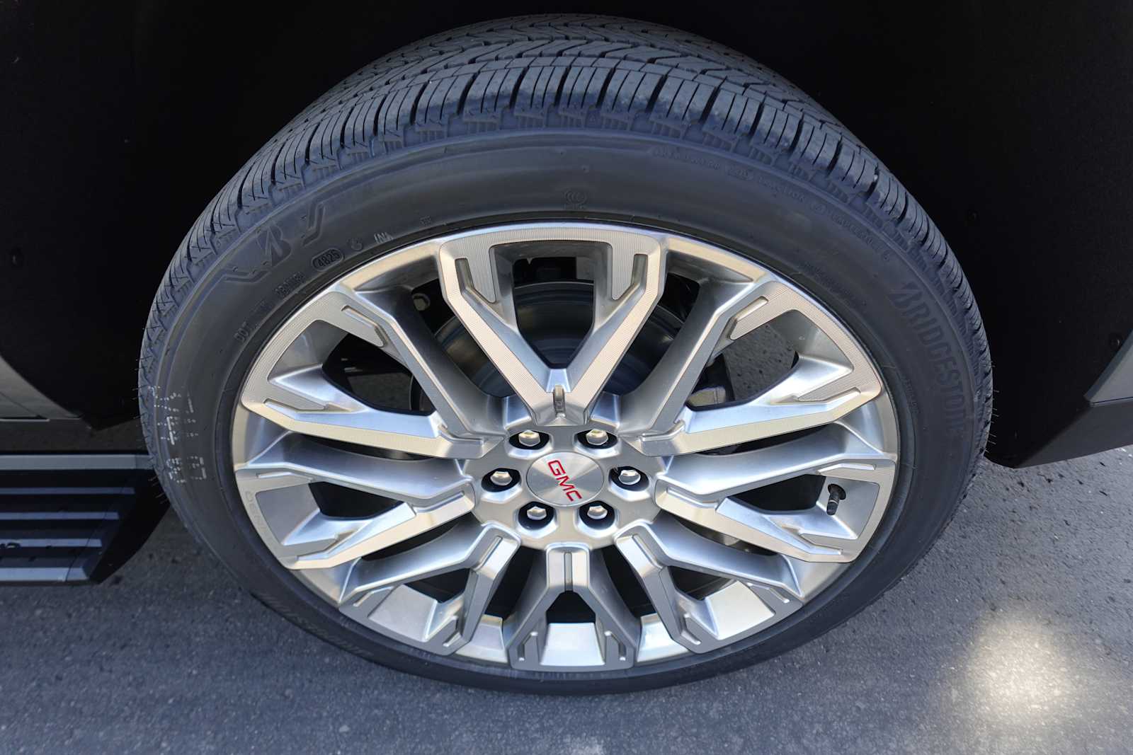 2026 GMC Yukon Denali - Photo 37