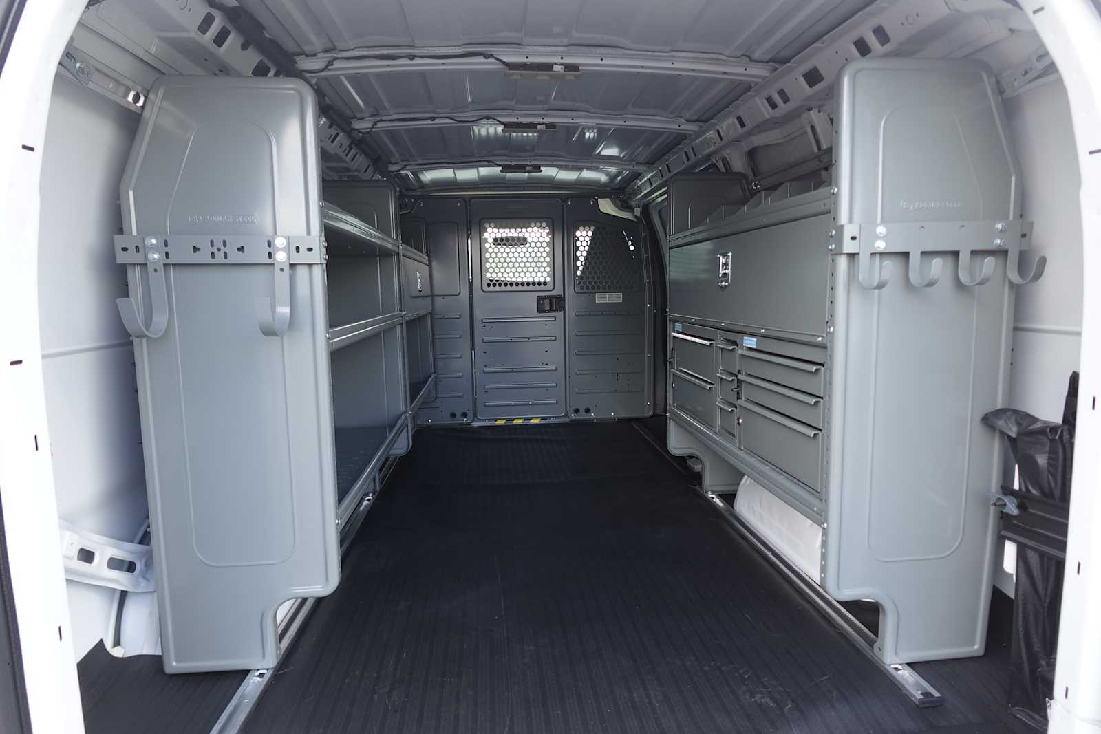 2025 GMC Savana Cargo Work Van - Photo 20