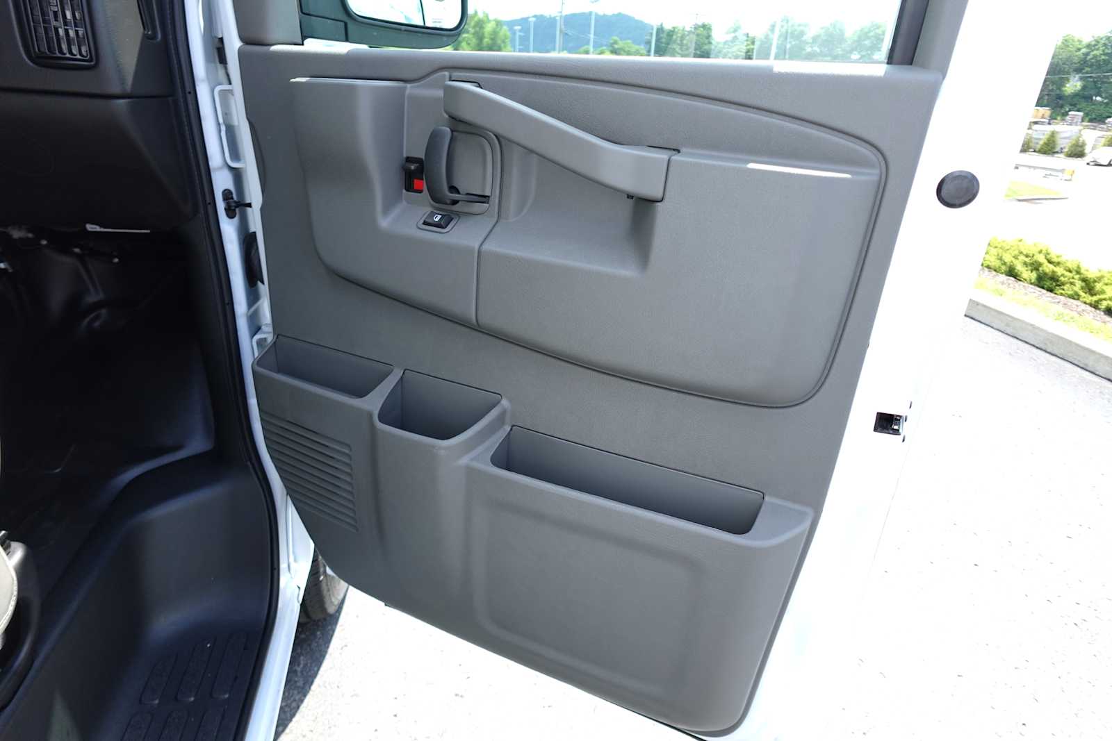 2025 GMC Savana Cargo Work Van - Photo 24