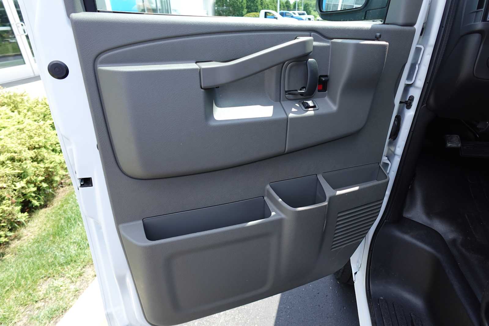 2025 GMC Savana Cargo Work Van - Photo 10