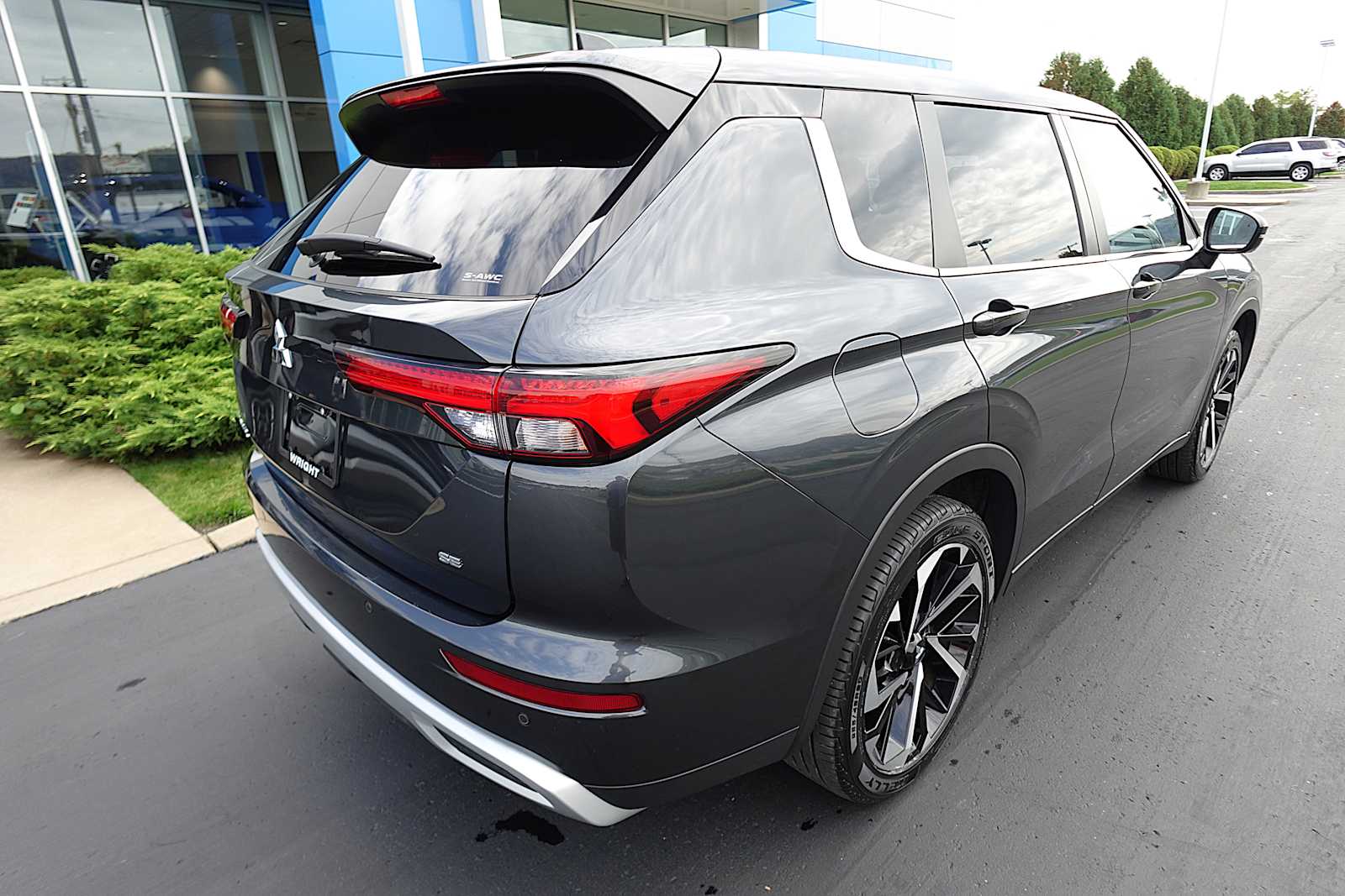 2024 Mitsubishi Outlander SE - Photo 3