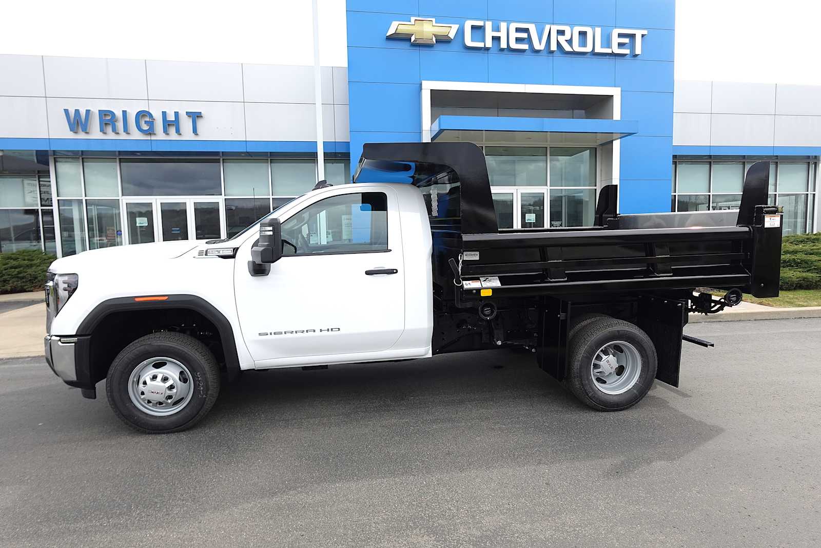 2026 GMC Sierra 3500 Chassis Cab Pro - Photo 2